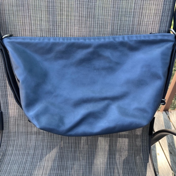 Elegant Rough & Tumble Blue Leather Duffel Bag - Picture 3 of 7